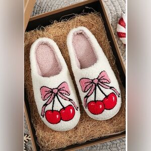 NWT ZENANA BOW CHERRY 🍒 CUTE NOVELTY SOFT PLUSH COZY SLIPPERS